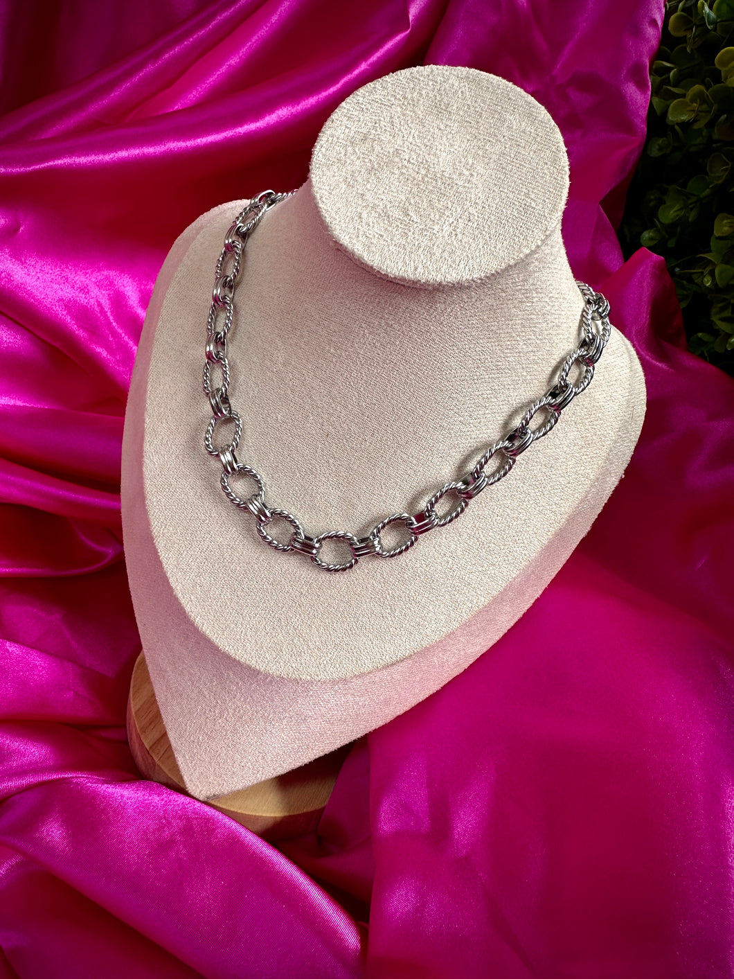 Choker Chic Link Necklace